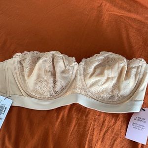 NWT Calvin Klein Unlined Lace Convertible Bra
